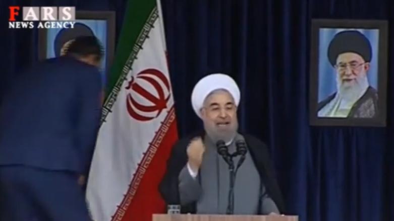 به‌ ڤیدیۆ.. خه‌ڵكی كرماشان رێگه‌ ناده‌ن رۆحانی وتاره‌كه‌ی بخوێنێته‌وه‌
